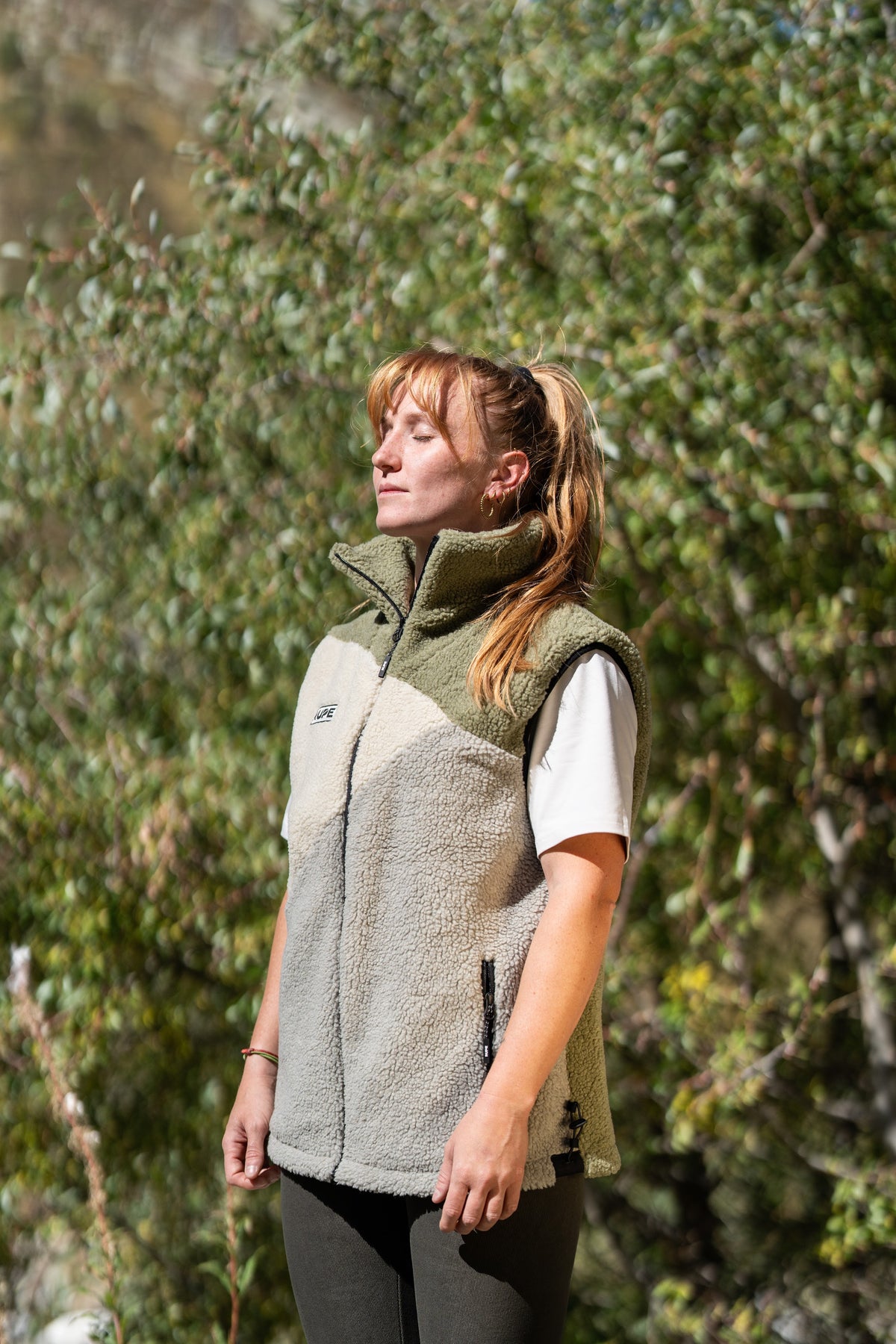 FW26-024 Speed Zen + Grip Army Green (donna profilo occhi chiusi)
