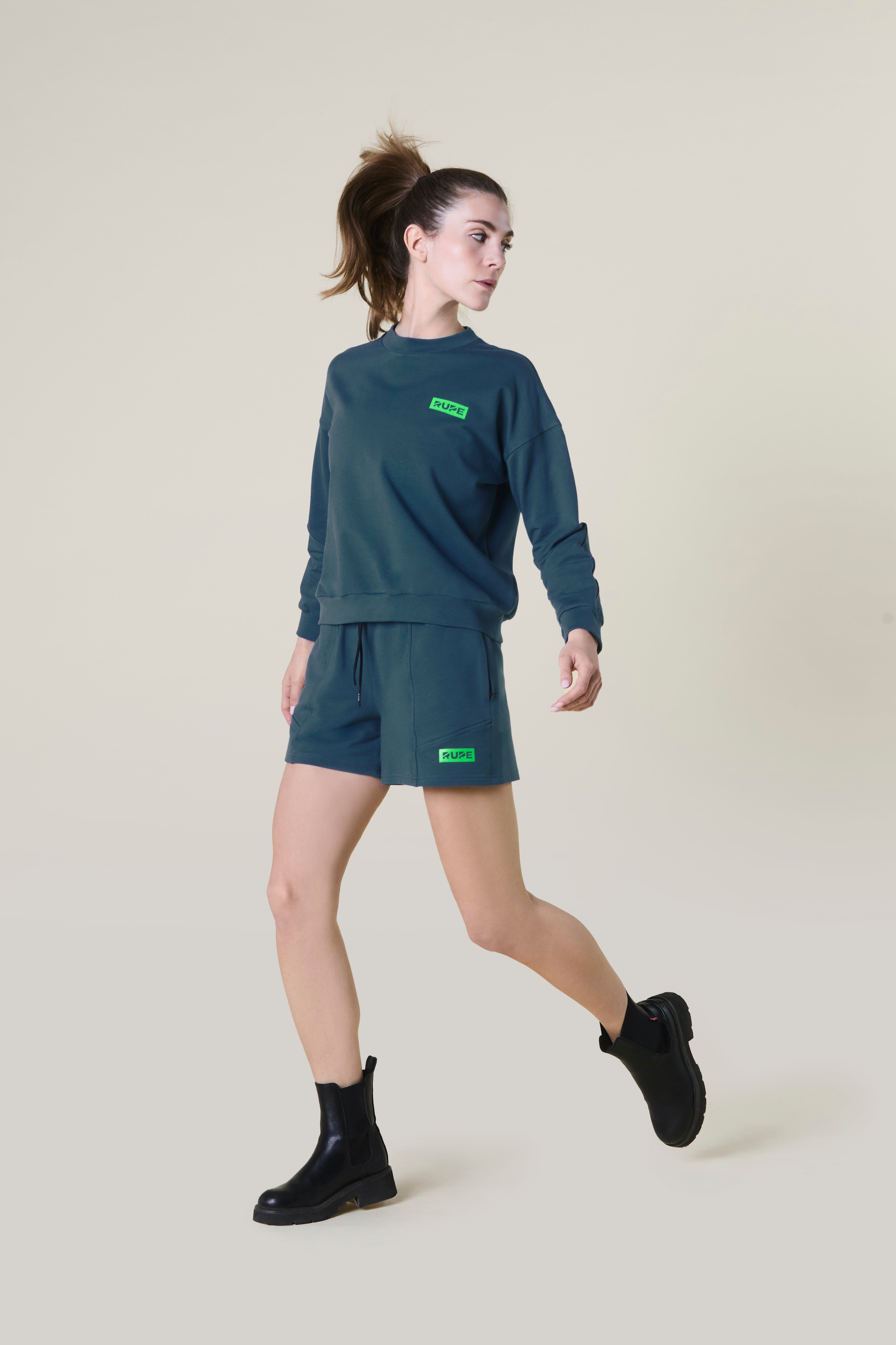 Completo Felpa Leggera + Shorts Sportivi da Donna – Collezione Cumbre