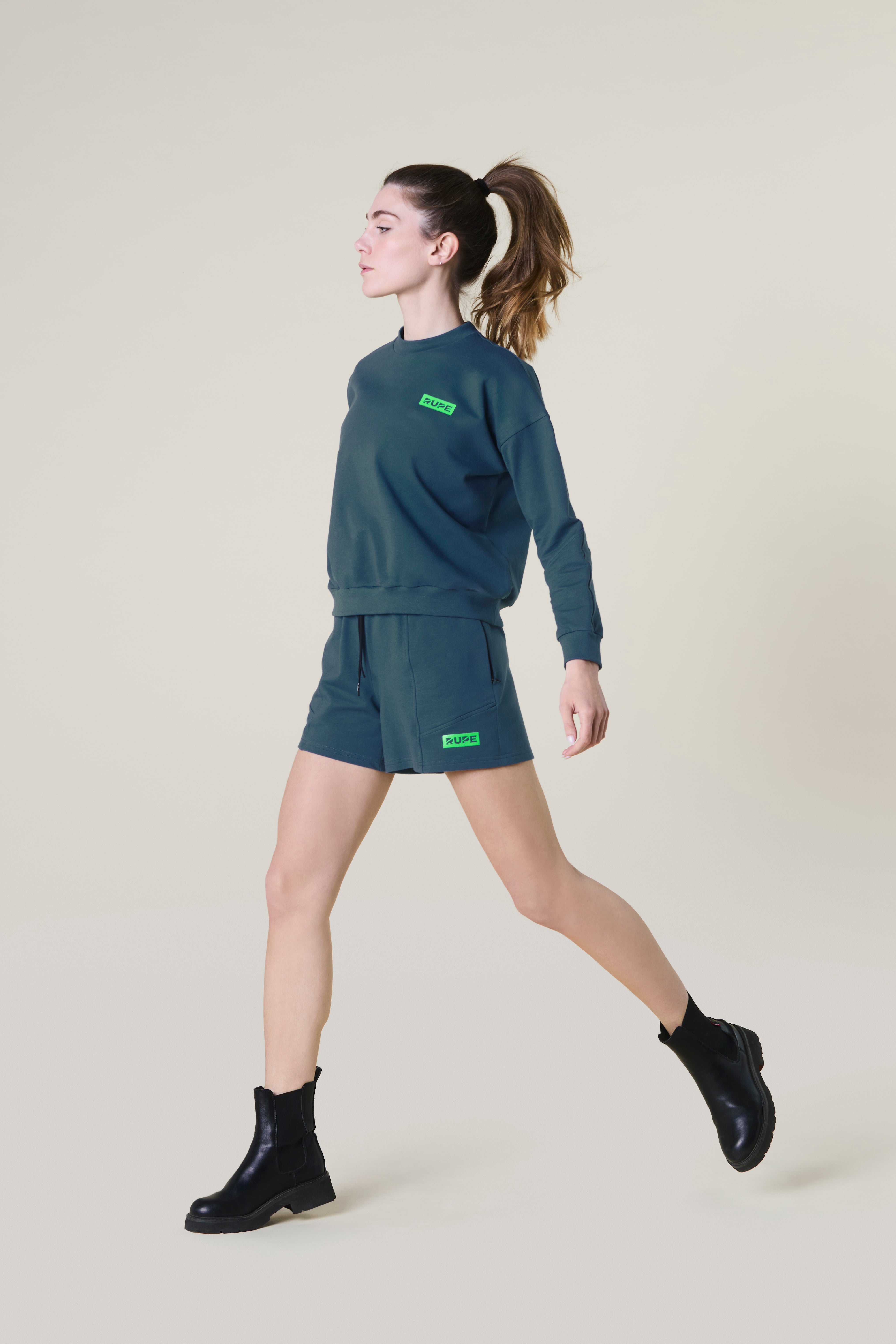 Completo Felpa Leggera + Shorts Sportivi da Donna – Collezione Cumbre