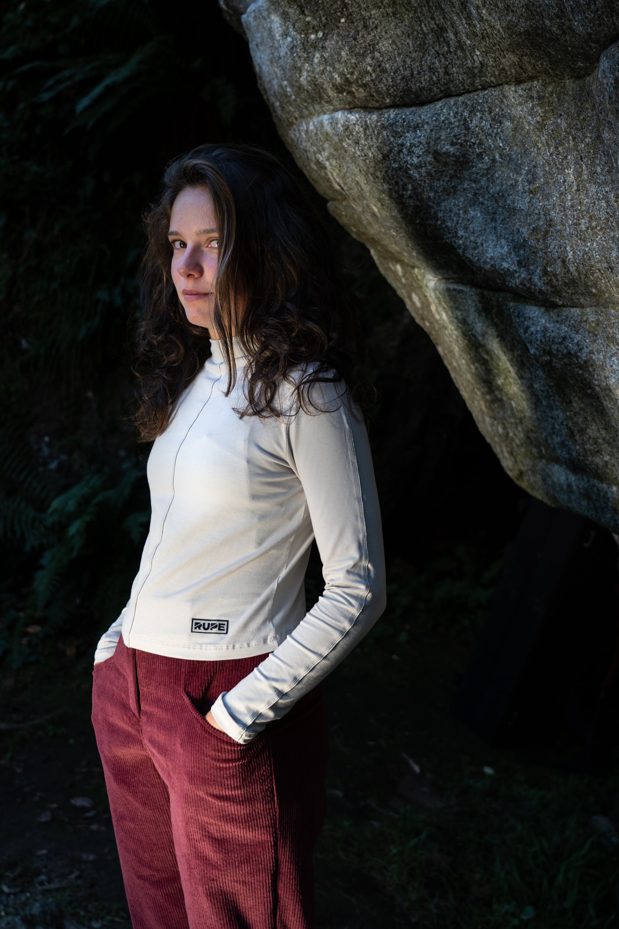 Pantalon femme RILA - Velours Bordeaux 2025